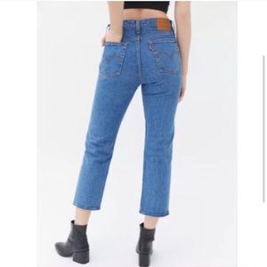 LEVI’S WEDGIE FIT JEANS with RAW HEM ⚡️